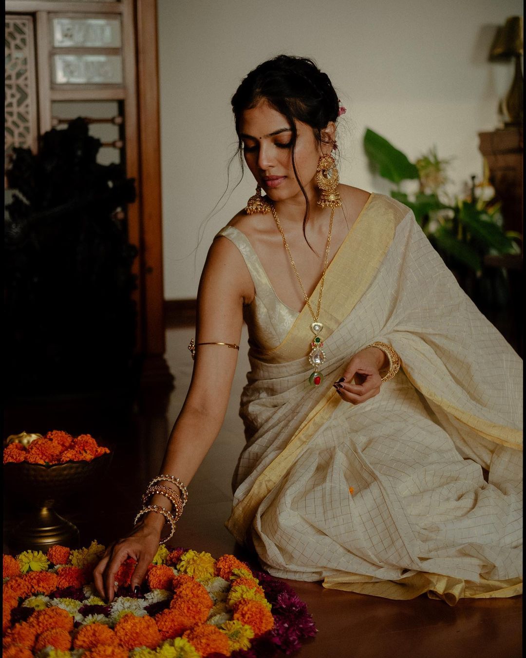 Malavika mohanan onam saree