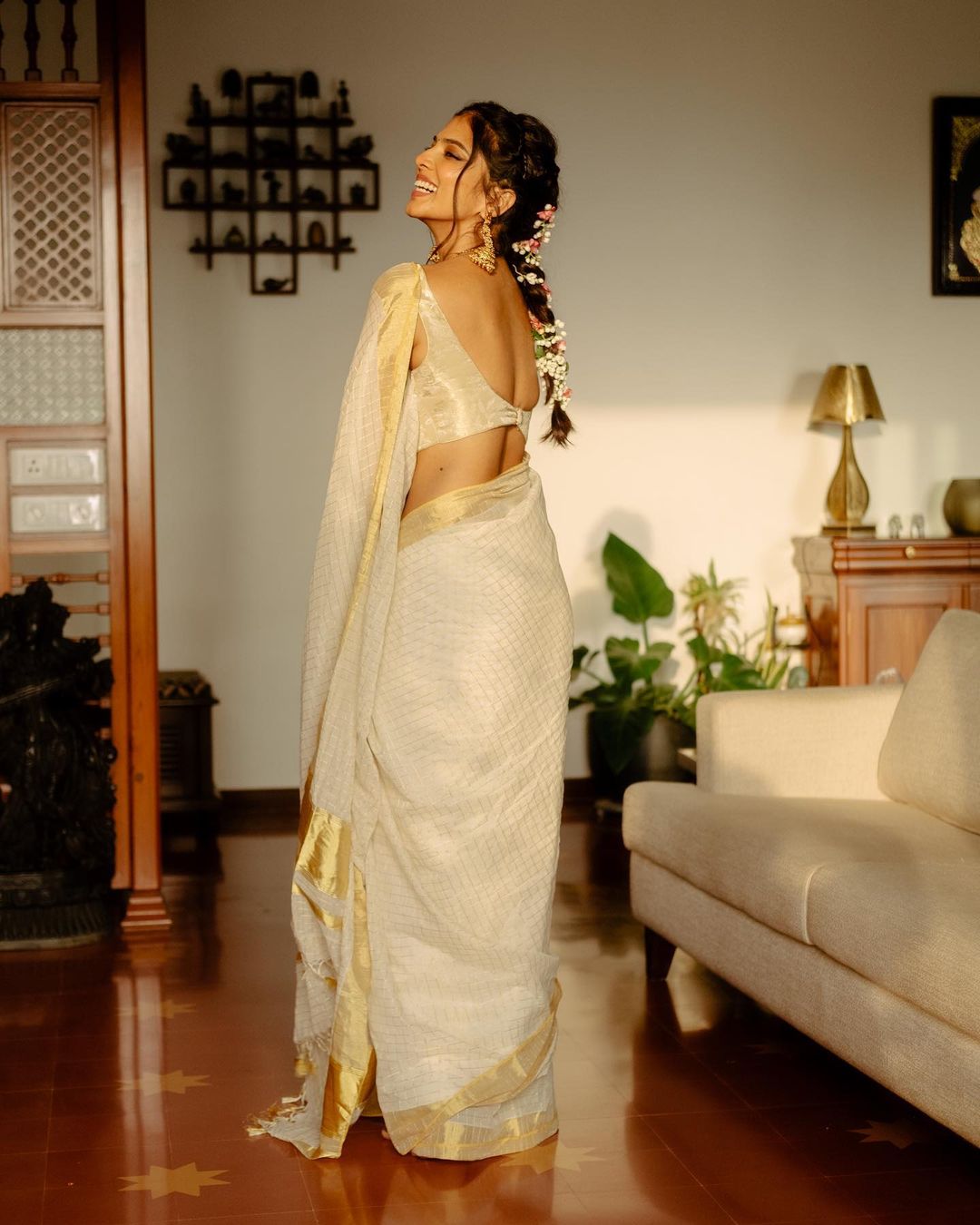 Malavika mohanan onam saree