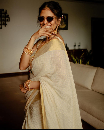 Malavika mohanan onam saree