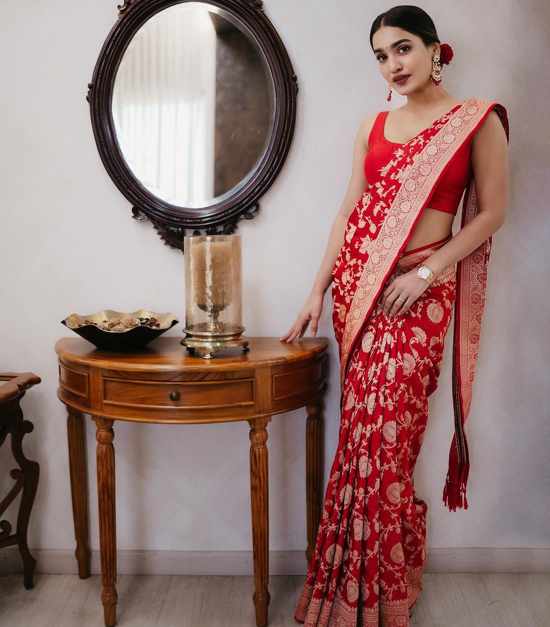 Saniya Iyyapan in red silk saree