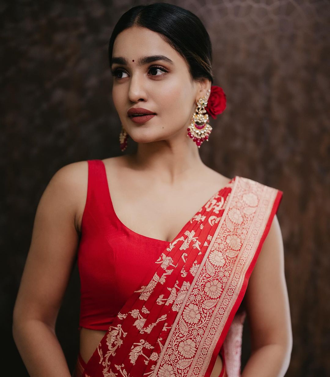 Saniya Iyyapan in red silk saree